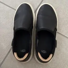UGG ブラック スリッポン レザー