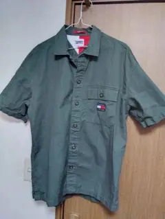 TOMMY JEANS 半袖ワークシャツ オリーブグリーン