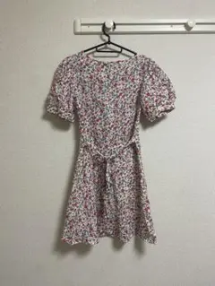 【美品】花柄パフスリーブミニワンピース