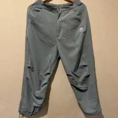 adidas トレーニングパンツ　Mサイズ
