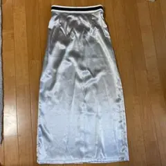 シルバー タイトスカート スリット入り