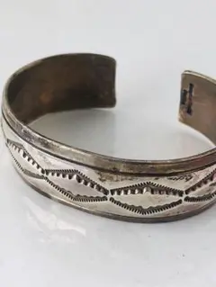 ジャックトム 14K バングル タートル チゼルワーク 14金ゴールド 女性向け ジャックトム 14K バングル タートル チゼルワーク 14金ゴールド