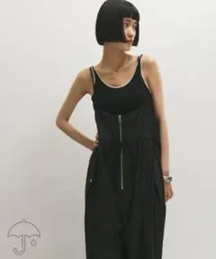 ADAM ET ROPE’ 　シャイニータフタ撥水ロンパース　ブラック