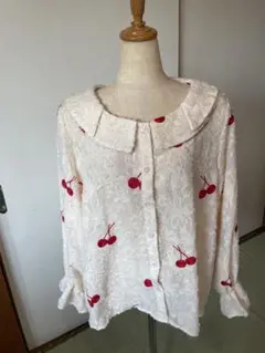 レトロ　チェリー柄刺繍 ホワイト長袖ブラウス