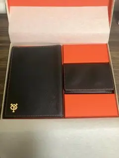 【新品未使用】読売ジャイアンツ　牛革製文庫本カバー＆名刺入れ（非売品）