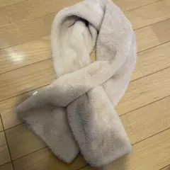 ベージュのファーマフラー