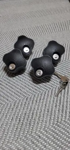 THULE ロック可能ノブ 527 4個セット　jimnny Yahoo!オークション - THULE スーリー ロックノブ 4個1セット 527-1