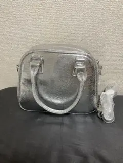 新品未使用品　ノーブランド　ひび割れ加工シルバーミニバッグ
