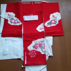 赤い花柄刺繍のベビー着物