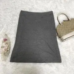 自由区の膝丈スカート