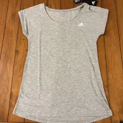 adidas グレー Tシャツ　フレンチスリーブ　新品