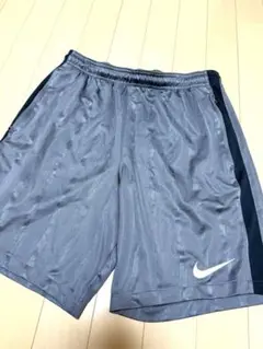 美品Nike グレー ハーフパンツ Lポケットチャック付き