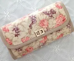 ☆ハンドメイド「薔薇＆葡萄」夏のやりくり財布　収納たっぷりWファスナーひねり鍵