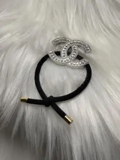 残り一つCHANELロゴノベルティヘアゴム