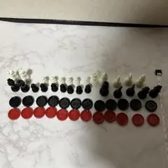 チェスセット ブラック ホワイト レッド　不揃い