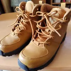 Nike ブラウン ハイカットブーツ (子ども用)