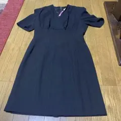 ストライプ入り黒フィット＆フレアドレス　礼服　レディース　Mサイズ
