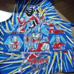 ウルトラマンキャラクターエプロン　　110サイズ　マジックテープ