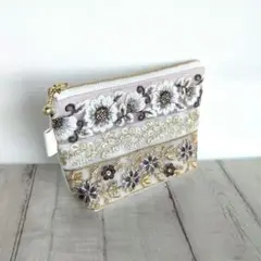 インド刺繍リボン ◎フェイクレザー◎マチ付きミニポーチ