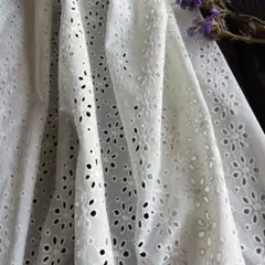 ラスト❣️コットンローン刺繍生地 クリーム色 幅130×140cm