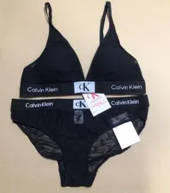 Calvin Klein カルバンクラインブラジャー下着上下セット黒白Sx
