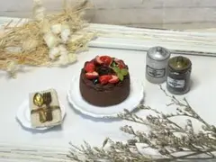 ミニチュアスイーツ♡3種ベリーデコレーションシフォンケーキ♡チョコ♡樹脂粘土