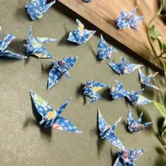 小さな折り鶴　青