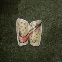 Nike マーキュリアルすねあて　Mサイズ