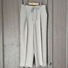 Elura テーパードパンツ