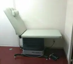 タカラベルモント 電動油圧式ベッド 施術台 美品