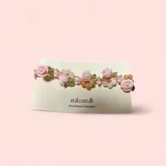 ピンクのバラとビーズのブレスレット