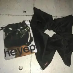 heyep Silk Square Medium Scrunchie