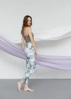 美品♡ジュリエ julier フュームフラワープリントレギンス