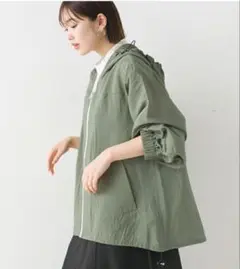 フード付き　カーキジャケット