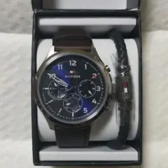 TOMMY HILFIGER クロノグラフ 腕時計 箱付き 稼働品 レザー