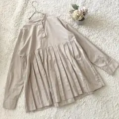 ベージュ プリーツデザイン 長袖シャツ M ブラウス ノーカラー