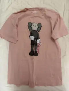ユニクロ カウズ tシャツ