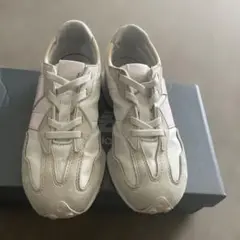 New Balance U327 BEIGE