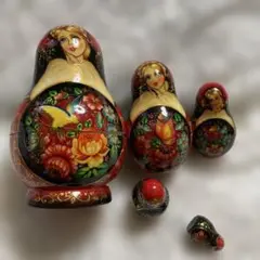 ロシア製　ゴージャスなマトリョーシカ　5ピース　手描き　作家作品　花と蝶
