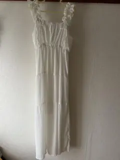 フリル付きノースリーブワンピース