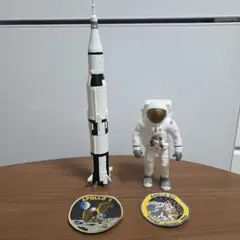 アポロ計画のワッペン&サターンロケットと宇宙飛行士セット