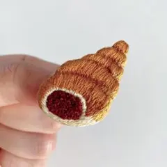 コロネ 手刺繍ブローチ