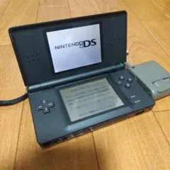 Nintendo DS Lite ブラック 本体 充電器付き。