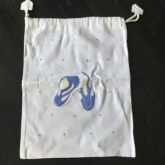 可愛い刺繍のポーチです