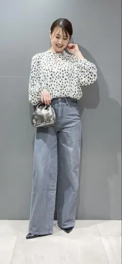 theory luxe タグ付き未使用品　ウォッシャブル美脚デニム（白） theory luxe タグ付き未使用品 ウォッシャブル美脚デニム（白