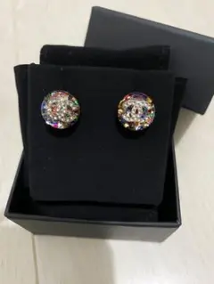 CHANELロゴ カラフルカラー ピアス