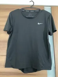 Nike ブラック ショートスリーブ Tシャツ 陸上