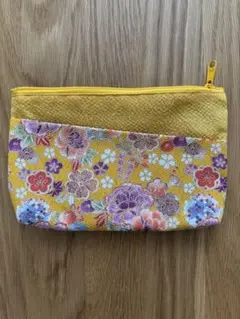 【新品未使用】花柄ポーチ 黄色 約20cm x 12cm