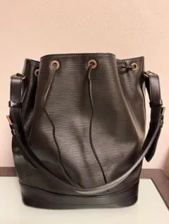 ルイヴィトン LOUIS VUITTON バッグ ノエ エピ 黒 ブラック