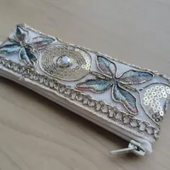蝶の刺繍リボンのキーケース　リップポーチ　14cmファスナー